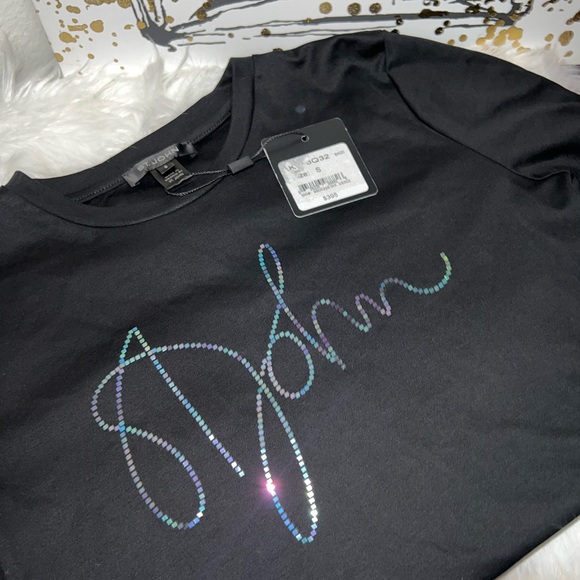 LAST PRICE🍒🤍Rhinestone Logo T-Shirt
ST. JOHN COLLECTION - Picture 6 of 16